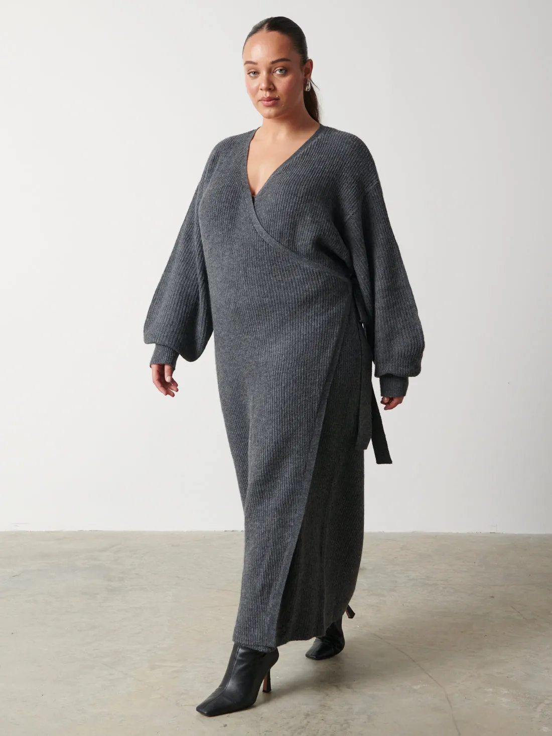 Kinsley Ribbed Wrap Dress Curve - Charcoal Grey