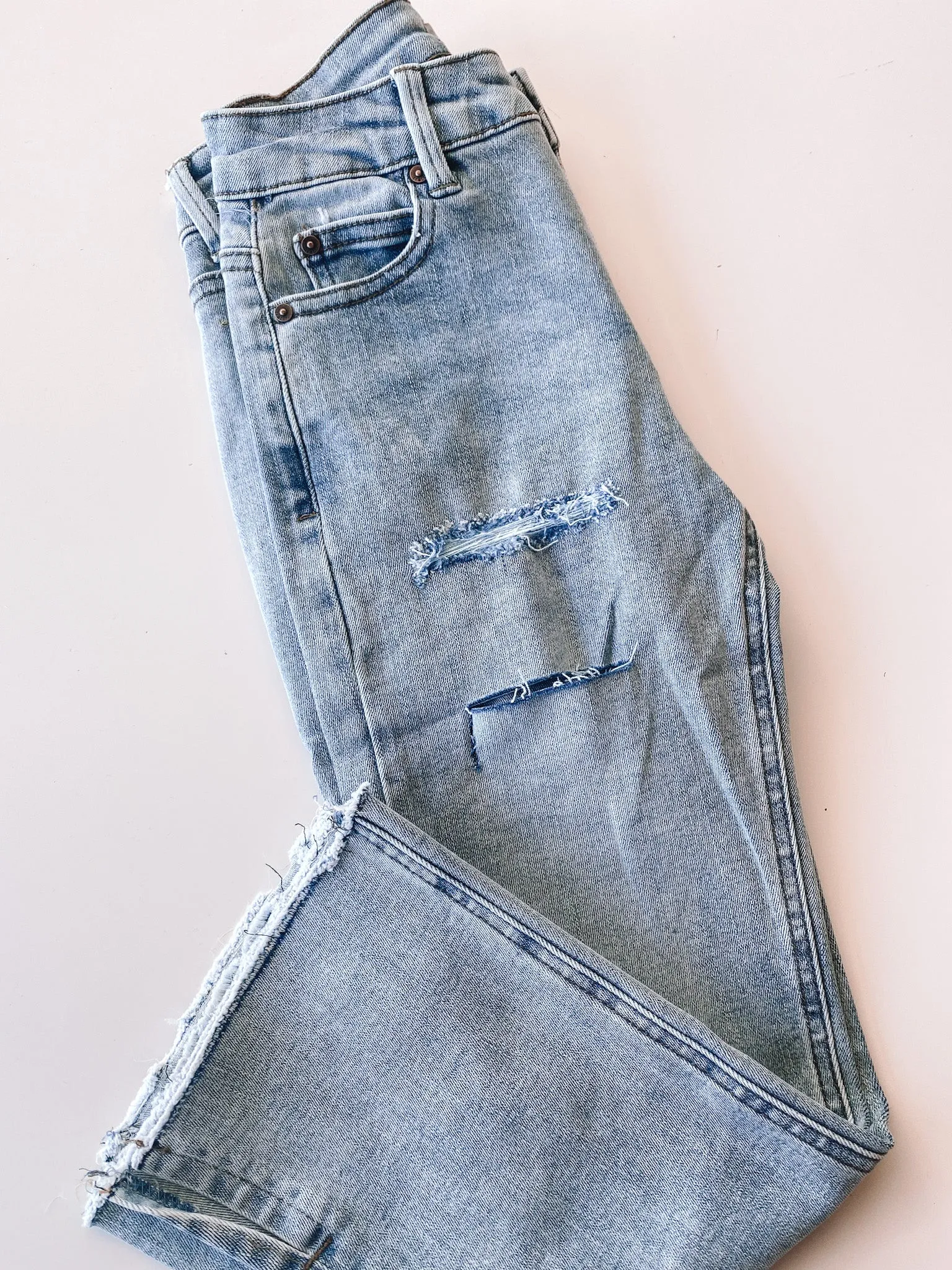 Light Indigo Cropped Jeans with Frayed Hem (14)