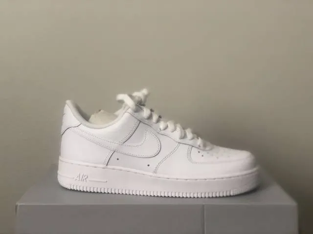 Nike air force 1 07 triple white