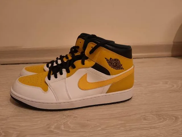 Nike air jordan 1 mid university gold 2021 554724-170