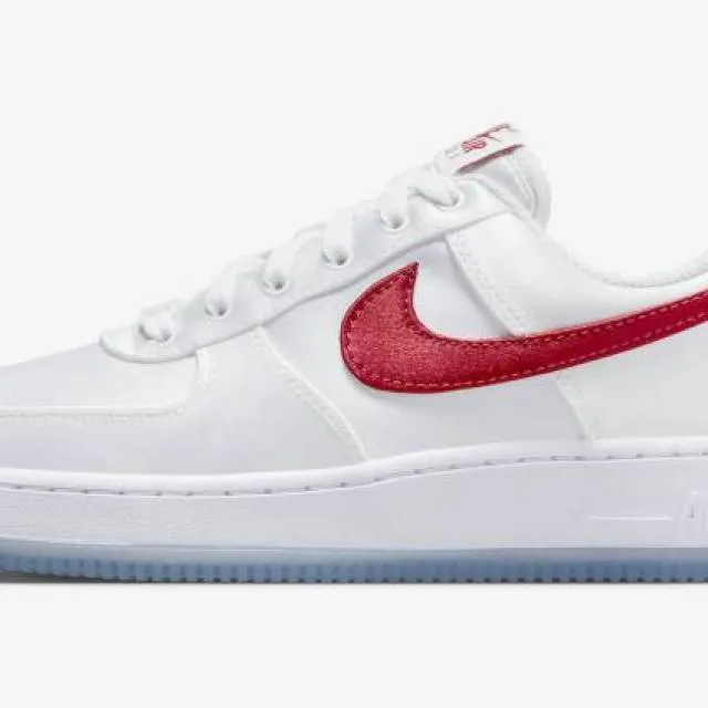 Nike wmns air force 1 low satin white red