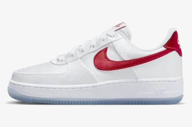 Nike wmns air force 1 low satin white red