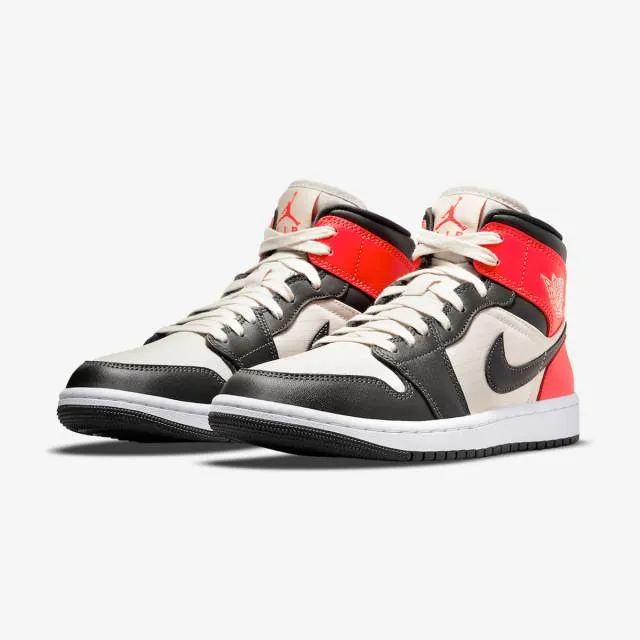 Nike women's air jordan 1 mid se (newsprint/ light orewood brown/