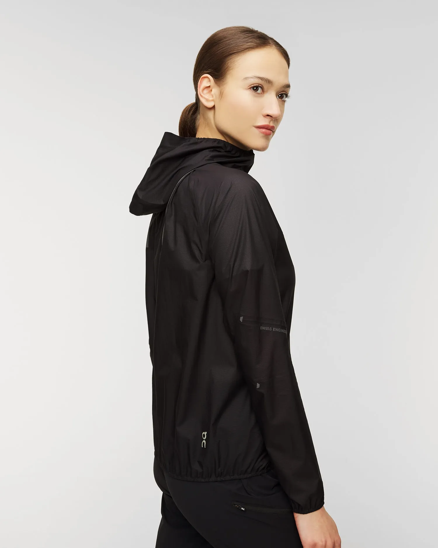 On Running Ultra Jacket 1WD10150553-black