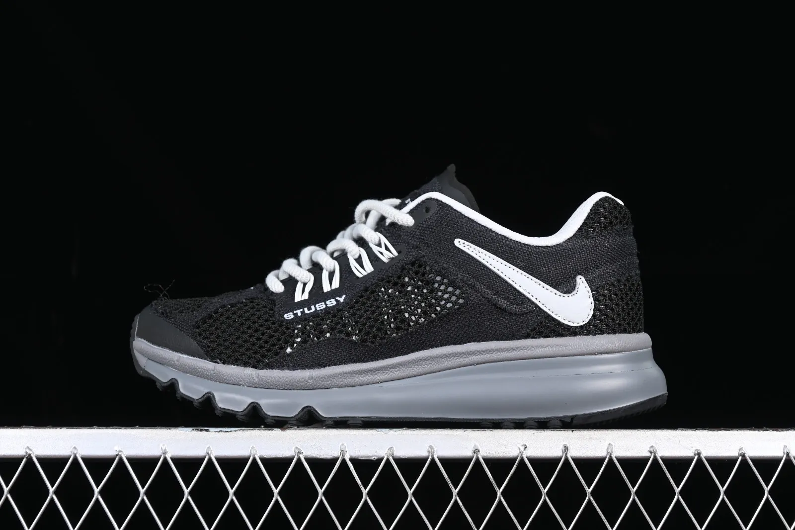 Stussy x Nike Air Max 2013 Fossil Black White Grey MR1358-001